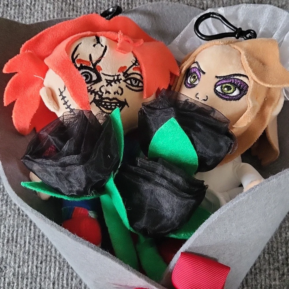 Childs Play Chucky And Tiffany Plush Bouquet